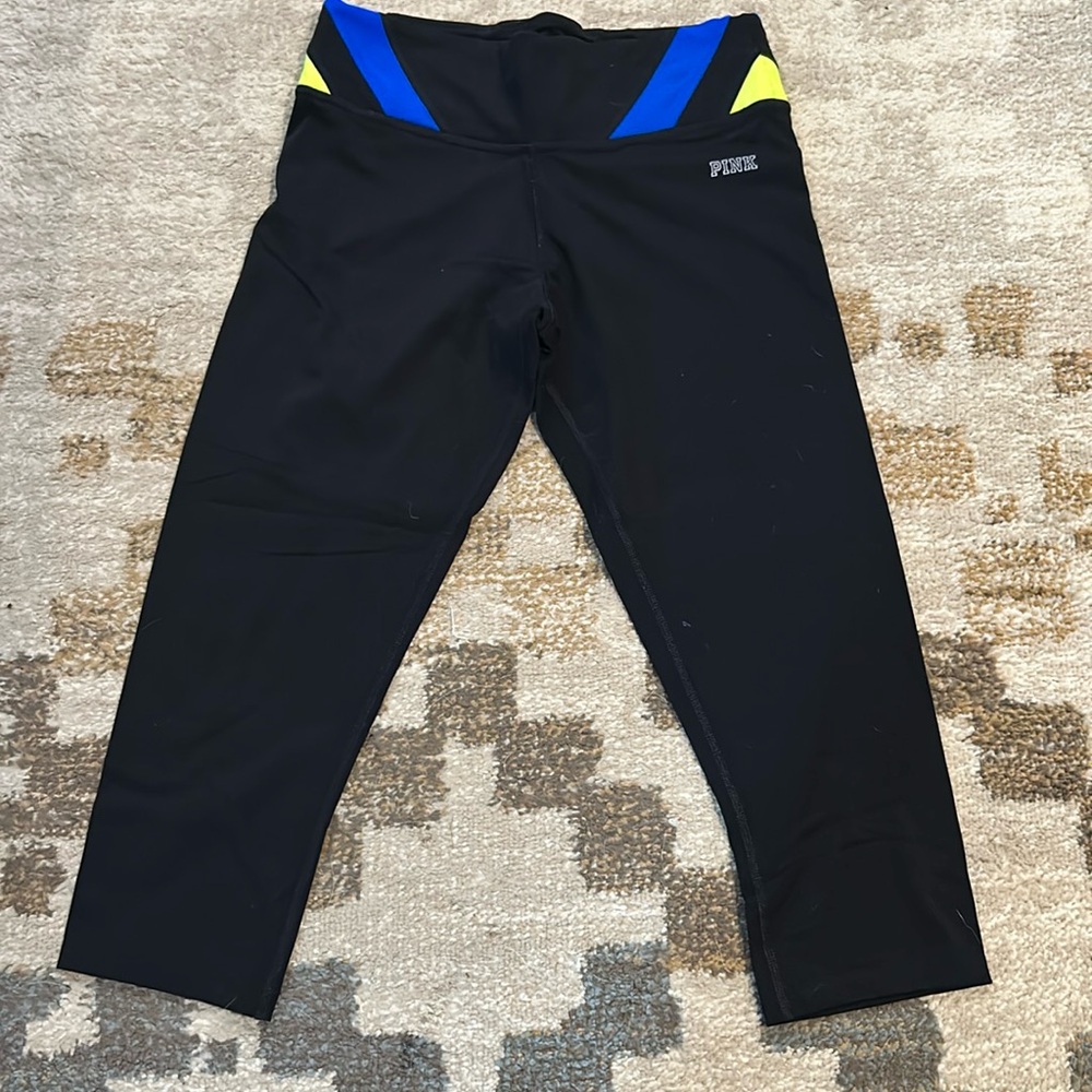 Victorias Secret Pink
- size small
- capri ultimate yoga pants